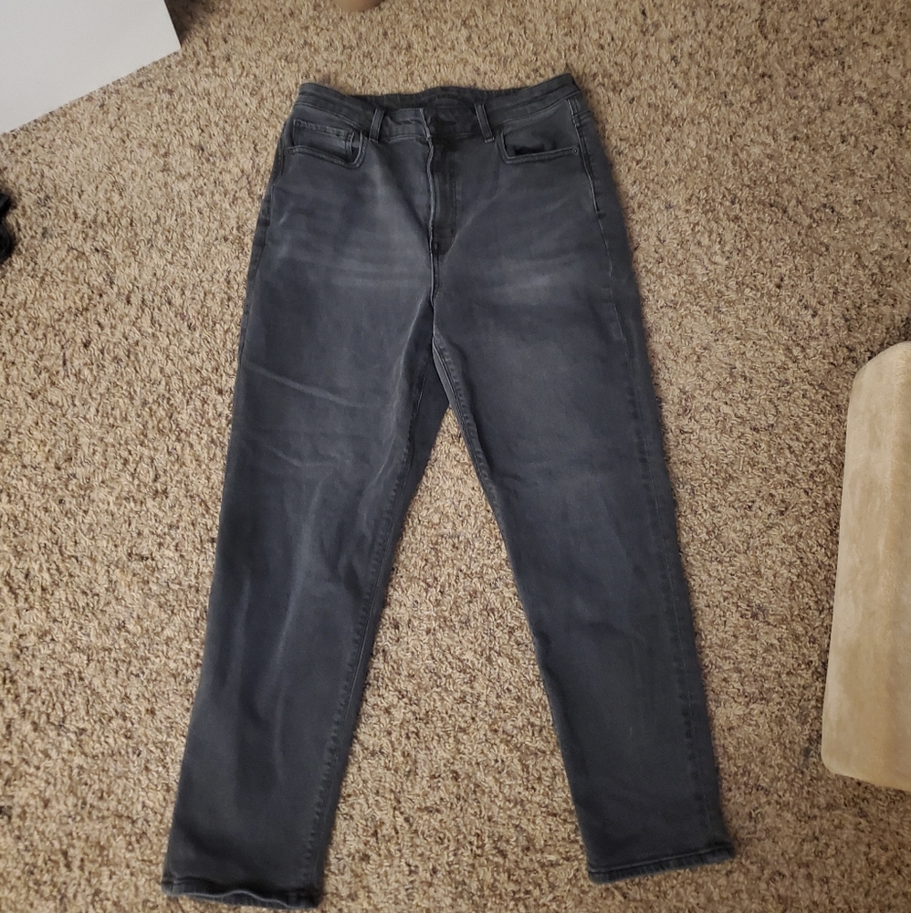 American Eagle Mom Jeans Size 8 short